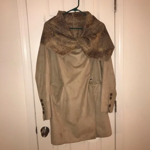 Rachel Zoe snake print / tan faux suede reversible jacket. Size small GUC - Picture 4 of 8